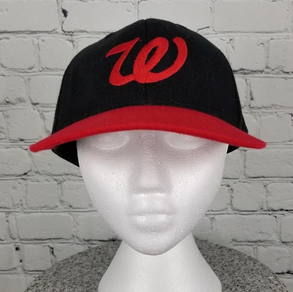 210 Fitted Other - 210 FITTED | "W" logo fitted flat brim cap